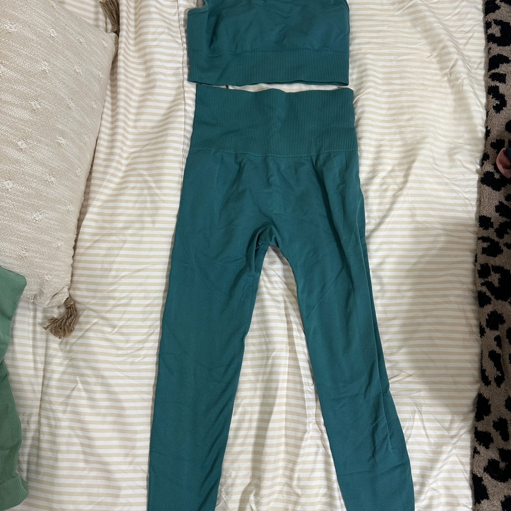 Teal Seamless Leggings and Top Set